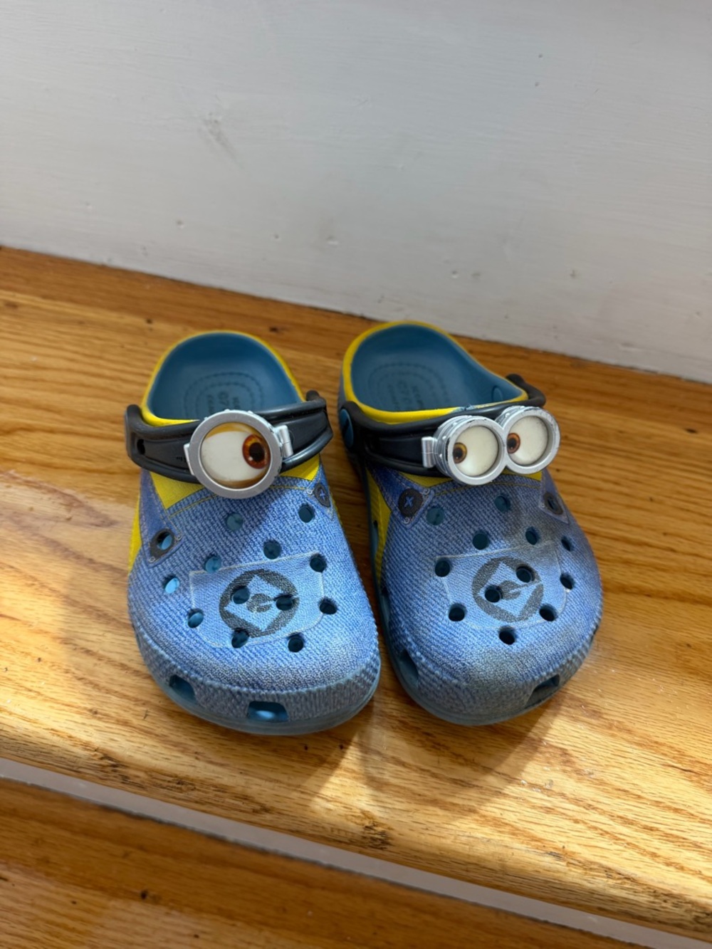 Crocs toddler minions
